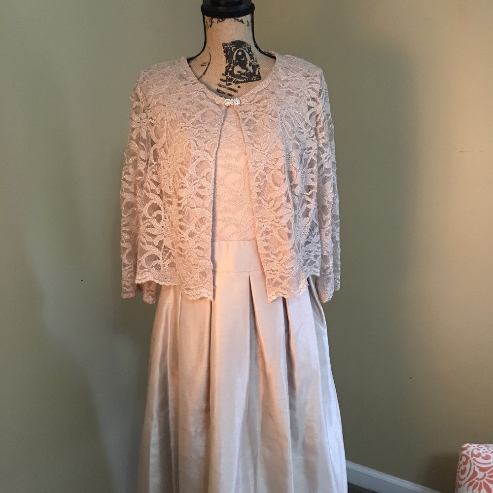 Formal Dress - Picture 4 of 5
